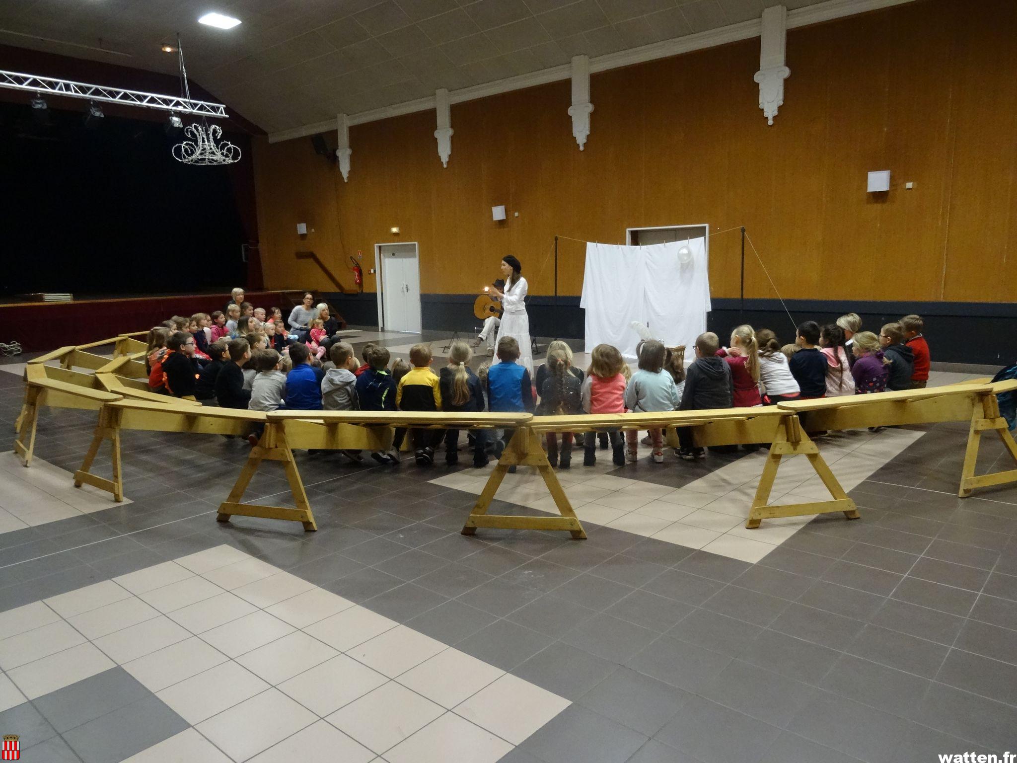 Spectacle de Noël aux écoles maternelles