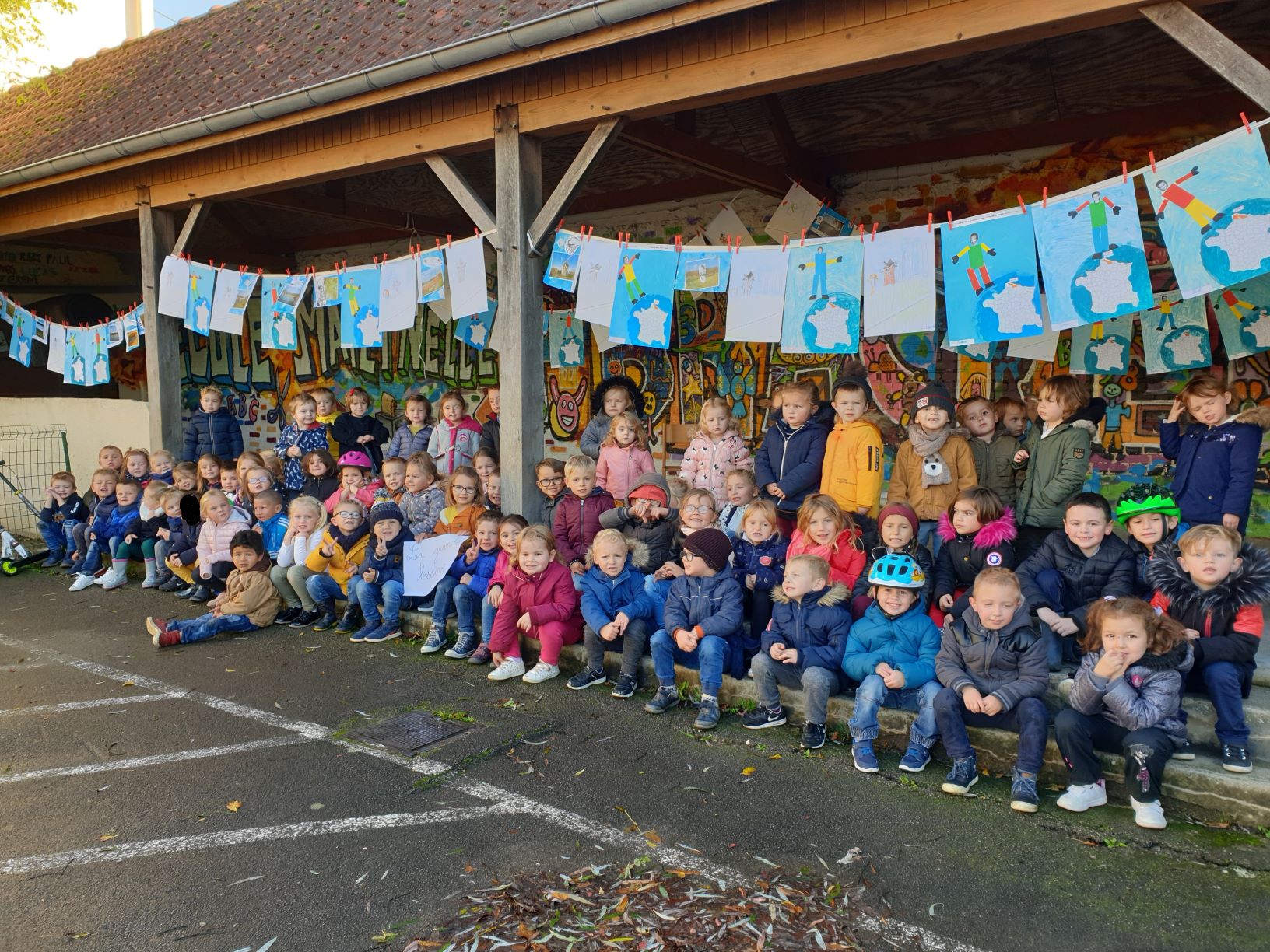 Grande lessive d’octobre 2019 aux écoles Brachet et Drila!