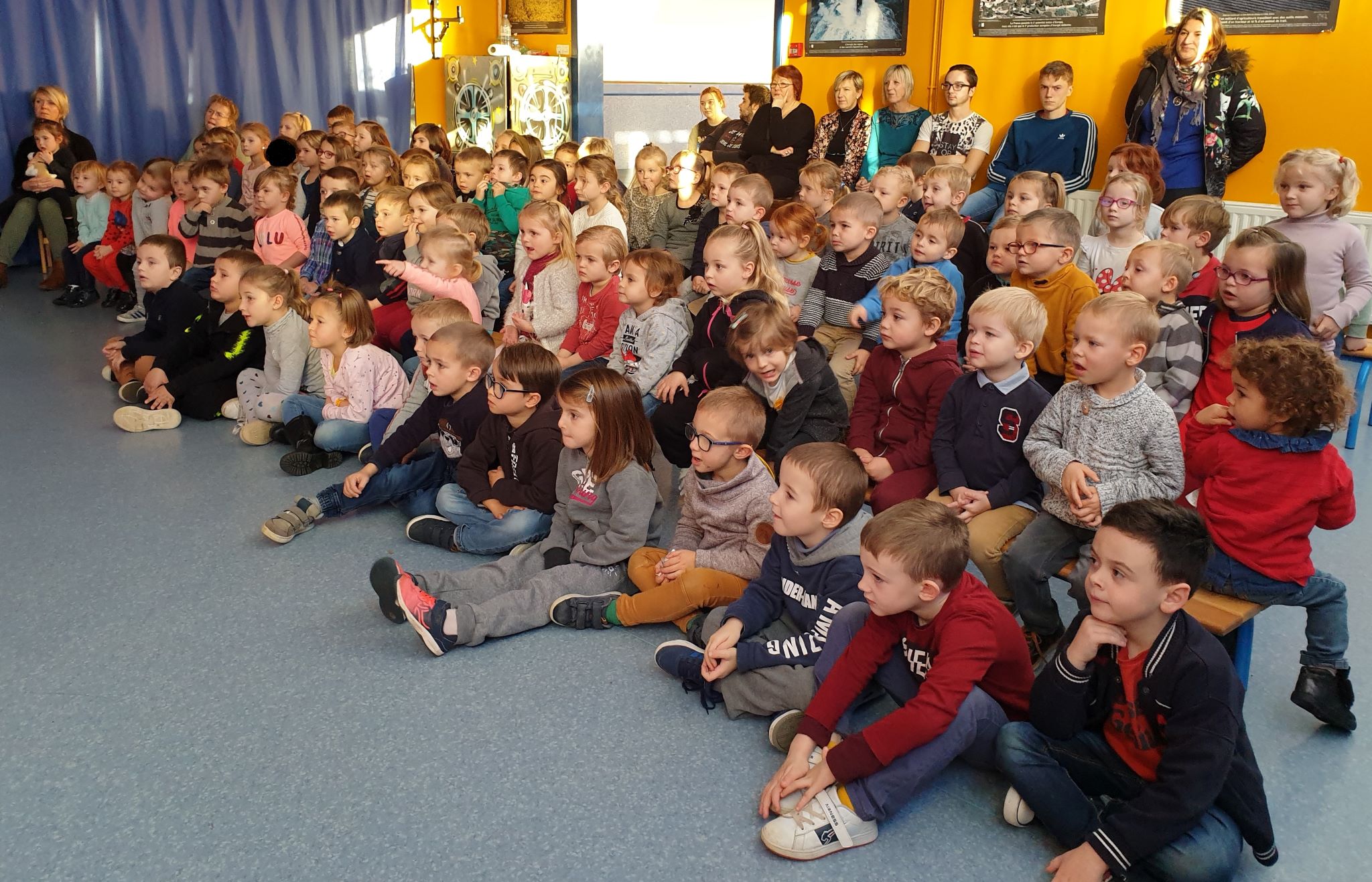 Spectacle de marionnettes offert aux écoles maternelles Brachet et Drila par l’association des parents d’élèves