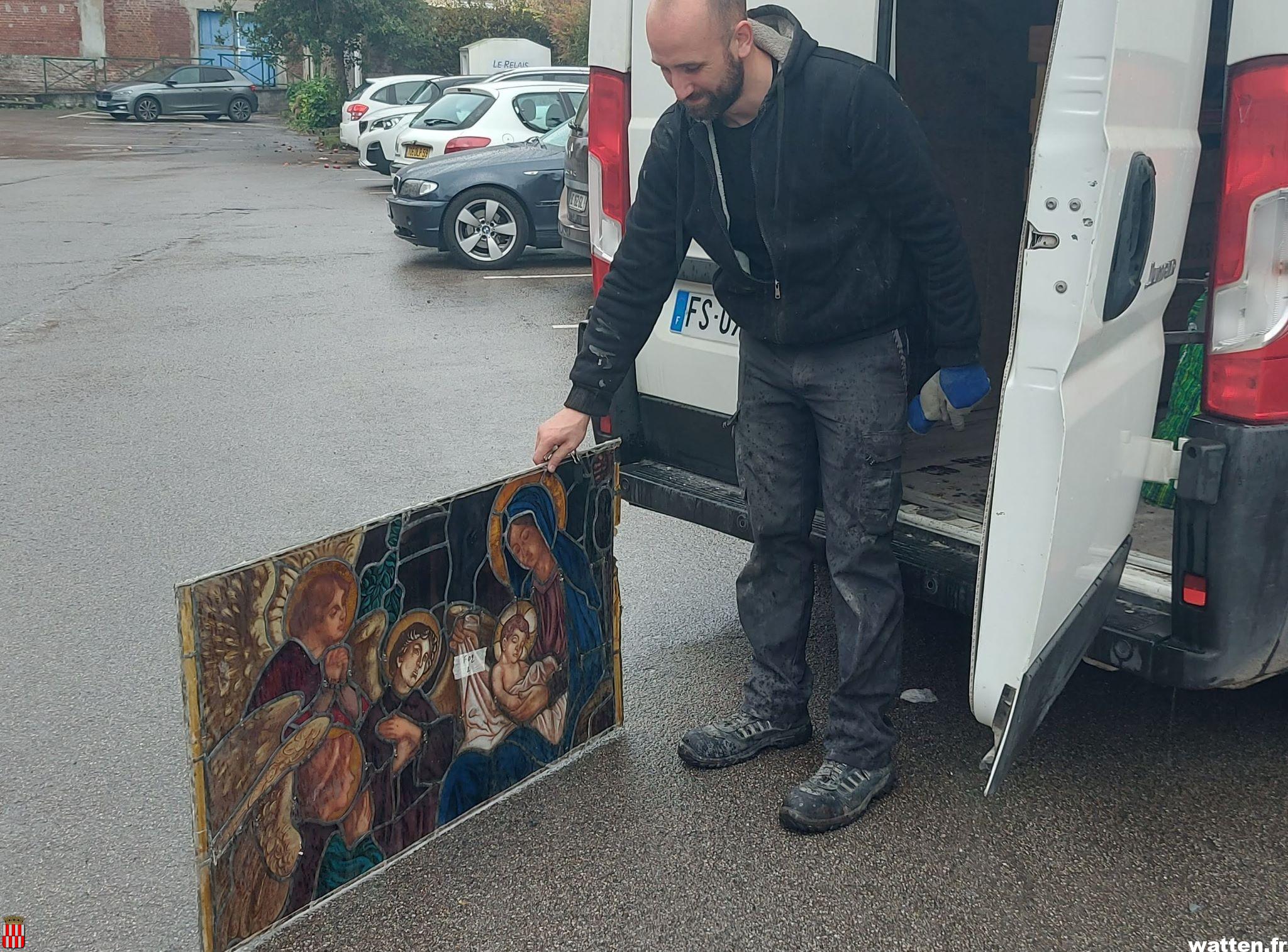 Le vitrail de la nativité en restauration